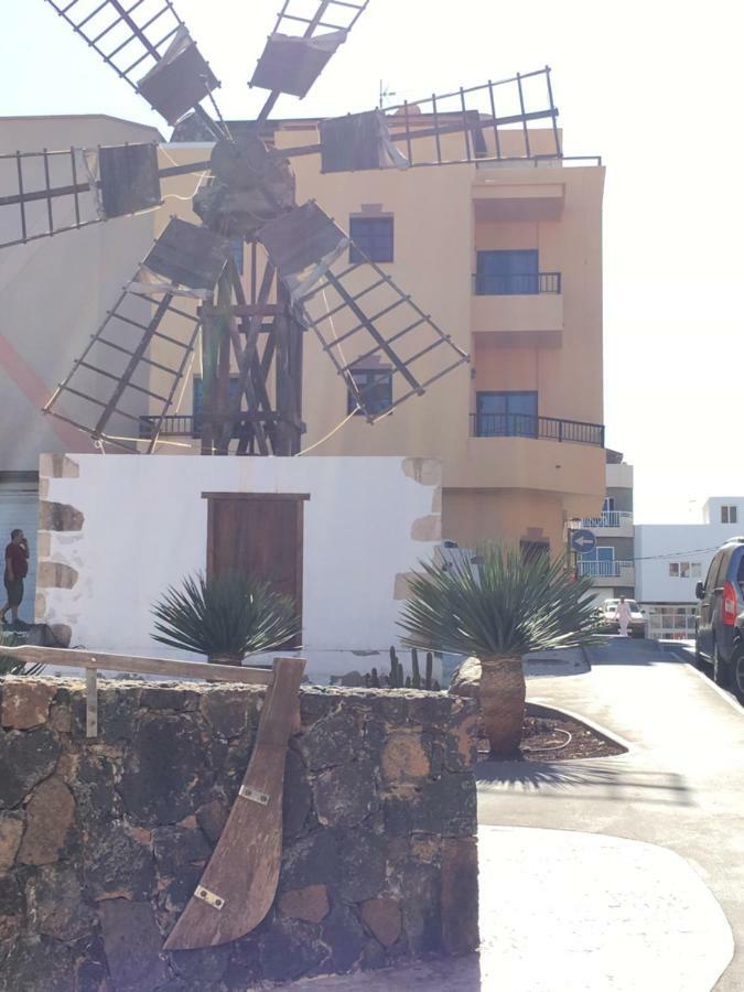 Calle Eusebio Carballo Estevez Corralejo Buitenkant foto